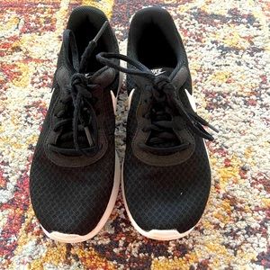 Nike tennis shoes black size 6.5